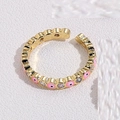 Macro dettagliata di un anello a occhio di Allah dorato con smalto rosa e zirconi - Aperto Regolabile / Oro 14K-Rosa