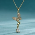 Goldene Schmetterlingskette mit Zirkon-Quasten und Wassertropfen-Kristall auf blauem Stoff - Gold