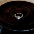 Macro di anello regolabile in argento con zircone quadrato e pavé su fondo lucido scuro - Argento Zircone Quadrato Grande