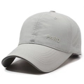 Gorra deportiva gris claro transpirable con ventilación láser y bordado FARD - Gris claro