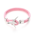 Dettaglio del bracciale in corda intrecciata rosa con ciondolo aereo in metallo argento - Corda Rosa Fibbia Argento