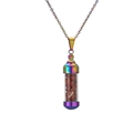 Détail du pendentif flacon de parfum en acier arc-en-ciel avec des petites graines rouges - Éclats de Jaspe Rouge