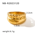 Makroaufnahme des vergoldeten klobigen Doppelringes mit Seilstruktur und Größenangaben - US 7 / Geflochtene Textur Breites Band (NB-R2023120) / Gold