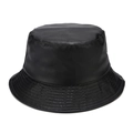 Sombrero de pescador minimalista de cuero PU negro con textura y borde cosido unisex - M (56-58cm) / Negro