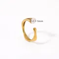 Anello in acciaio placcato oro 18K con perla da 5mm e design aperto irregolare - US 6 / Stile Perla Aperta Oro (NB-R24108)