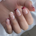 Korte vierkante plaknagels met rode French tips en delicate witte madeliefjes patronen - Wijnrode Franse Madeliefjesstijl (JP3745)