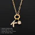Collana a catena dorata in acciaio inox con iniziale K di perle e cristallo - Lettera K