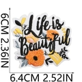 Detalle del parche bordado de Jesús con texto Life is beautiful y medidas de 6 cm x 6,4 cm - Patrón Life is Beautiful (X3SJ-095-12) / 1 Pieza