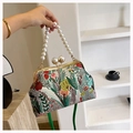 Detail of vintage floral embroidery handbag with elegant white pearl bead handle - Green