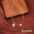 Bracciale minimalista in acciaio al titanio oro rosa 18K con ciondoli a farfalla satinati e lucidi - Bracciale / Oro rosa