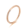 Anillo minimalista de acero inoxidable oro rosa con un delicado diamante único engastado - Oro rosa / US 9