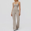 Taupe yoga jumpsuit met V-hals, bandjes en een slank gesneden model met wijde pijpen - S / Kameelbruin