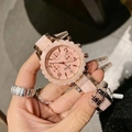 Elegante roségoldene und rosa Quarzuhr mit einem modischen Gliederarmband aus Keramik - Rosa