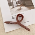 Glossy dark brown resin claw clip with a sleek crisscross design for thick hair - 11cm / Glossy Coffee