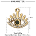 Makroaufnahme von 14mm Gold-Edelstahl-Amulett mit Kristallen und grünem Stein im Herz-Design - Grünes Auge Teufelsauge-VG863