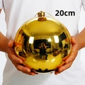 Extra große 20cm goldene Weihnachtskugel mit Spiegeleffekt von Händen gehalten - 1 Stück/Packung (20cm) / Glänzendes Gold