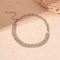 Vista dettagliata del girocollo argento con strass, catena spessa e chiusura regolabile - Choker In Strass Argentato
