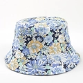 Nahaufnahme des blau-gelben Blumenmusters auf dem hochwertigen Baumwollstoff des Anglerhuts - M / Stil C (Blau Gelbes Blumenmuster)