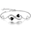 Silbernes Infinity Armband mit schwarzen Herzen und Zirkonia Steinen auf weißem Grund - Silber Schwarz (Unendlichkeit Stil)