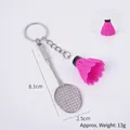 Mini badmintonracket sleutelhanger in zilver met roze shuttle, lengte detail 8,1 cm groot - Donkerroze Shuttle + Racket