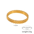 Bracciale rigido in titanio placcato oro con triplo bordo ondulato, larghezza 1 cm - Oro-Onda