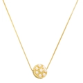 Dettaglio dell'elegante collana dorata con ciondolo circolare e perle bianche intarsiate - Stile Catena Clavicola Tonda (VL466 Collana Oro)