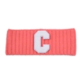 Bandeau tricoté rouge corail avec patch lettre C en chenille blanche style rétro - Rose-C Logo