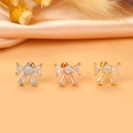 Détail macro de boucles d'oreilles nœuds et ailes en argent, or rose et or jaune - Nœud papillon (3#) / Argenté