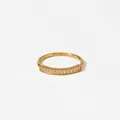 Elegante anello sottile dorato con pavé di zirconi bianchi rettangolari da donna - US 7 / Stile Oro Con Inserto a Barra e Zirconia (B431)