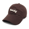 Dettaglio del ricamo 3D bianco Peachy su un cappellino in cotone marrone scuro - M(56-58cm) / caffè