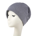 Detalle de gorro de punto azul oscuro con textura de malla en modelo de cabeza - L (58-60cm) / gris oscuro