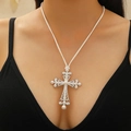 Retro holle zilveren kruis hanger ketting met witte parels op een wit lederen koord - Zilver (8902)
