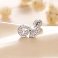 Orecchino a vite a forma di S in argento con micro-pavé di cristalli trasparenti - Zirconia Bianca Swirl (A361-1#)