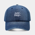 Berretto da baseball classico in denim blu scuro con ricamo Off Day bianco sul davanti - Regolabile / Blu scuro