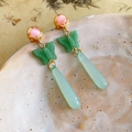 Eleganti orecchini pendenti farfalla verde e goccia con perno gemma rosa per gioielli moda donna. - Orecchini #131 con perno in argento farfalla oro verde e rosa