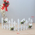Clôture de Noël en bois blanc avec épines de pin et baies, 98x30cm - B3591