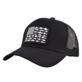 Detail van de zwarte trucker pet met mesh en een patch met silhouet van vissen - Verstelbaar 54-59 / Zwart