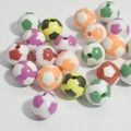 Détail de perles de football colorées en acrylique avec trous pour la création de bijoux - Style Football (8mm-Blocs de couleurs mixtes) / 50 Pcs/Paquet