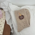 Beigefarbene Baumwollsocken mit bunten Punkten und Stickerei für Mädchen und Damen - Einheitsgröße / Braun Keks