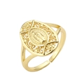 Detalle macro de anillo ajustable dorado con relieve ovalado de la Virgen María y diseño calado - Ce00772dx / Abierto Ajustable