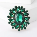 Prachtige vintage stijl broche met groene kristallen in een bloemvormige metalen zetting - Groen