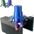 Figura articulada azul impresa en 3D con marca de 10mm en el cuerpo central - Dado de 10mm Sentado / Azul y Púrpura