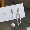 Silver S925 asymmetric earrings featuring baroque pearls and irregular geometric metal rings - Silver