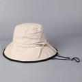 Chapeau de soleil en coton et lin beige avec bord noir et mentonnière réglable - M(56-58cm) / Blanc Cassé