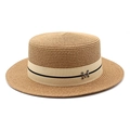 Dettaglio della trama del cappello paglia boater con logo M in metallo e nastro - M (56-58cm) / Cachi