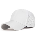 Berretto da baseball bianco con pannelli laterali traforati al laser e tessuto traspirante - Stretch 57-58 / Bianco