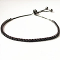 Vista macro de la pulsera tenis negra ajustable con piedras de circonita cúbica - Circonita de 2mm / Negro/Circonita Negra