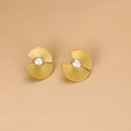 Eleganti orecchini a fiore in acciaio al titanio dorato con perla in stile vintage - Ventaglio / Oro