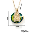 Dettaglio del ciondolo Madonna dorato con zirconi, cristallo colorato e dimensioni - Stile Sfumato Giallo Verde Blu (N00921-2)