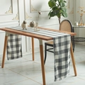 Chemin de table nordique minimaliste à carreaux gris et blancs avec pompons décoratifs - 33X180cm / Gris et Blanc Argyle